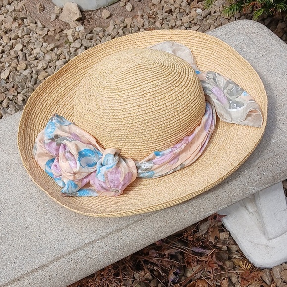 HELEN KAMINSKI 100% RAFFIA HAT, Elegant Straw Hat NWOT